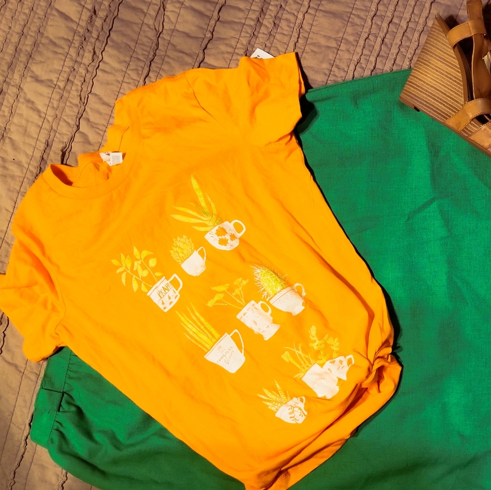Plant Mom Tee